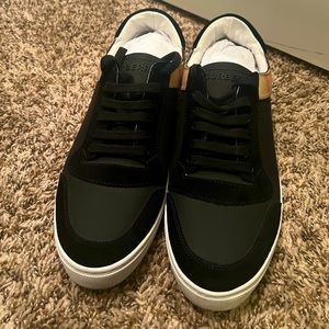 Burberry men’s low sneaker